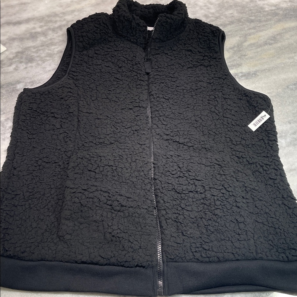 Time and Tru Black Fleece Vest with pockets
